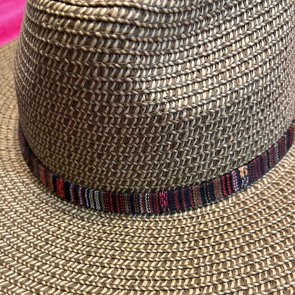 Wallaroo women’s Stylish Woven Paper Braid Hat with Band. One Size. - Picture 4 of 9